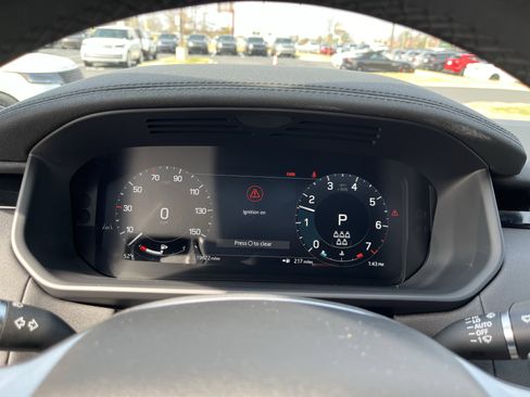 Used 2025 Land Rover Discovery S image 23