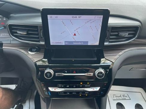 Used 2024 Ford Explorer Limited image 17