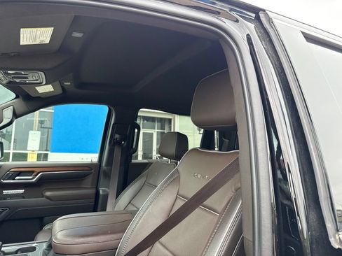 Used 2023 GMC Sierra 1500 Denali w/ Technology Package AWD/4WD image 19