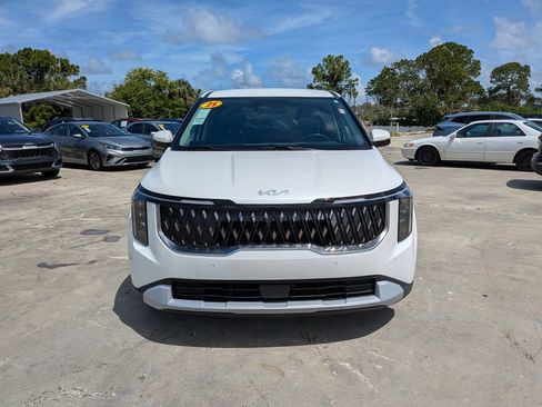 Used 2025 Kia Carnival FWD image 3