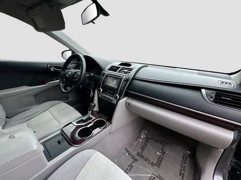 Used 2014 Toyota Camry XLE image 28