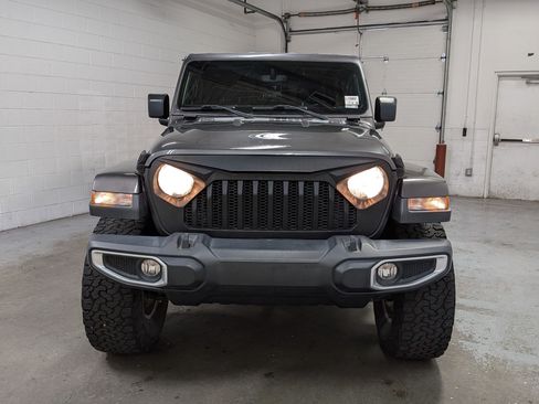 Used 2020 Jeep Gladiator Overland AWD/4WD image 12