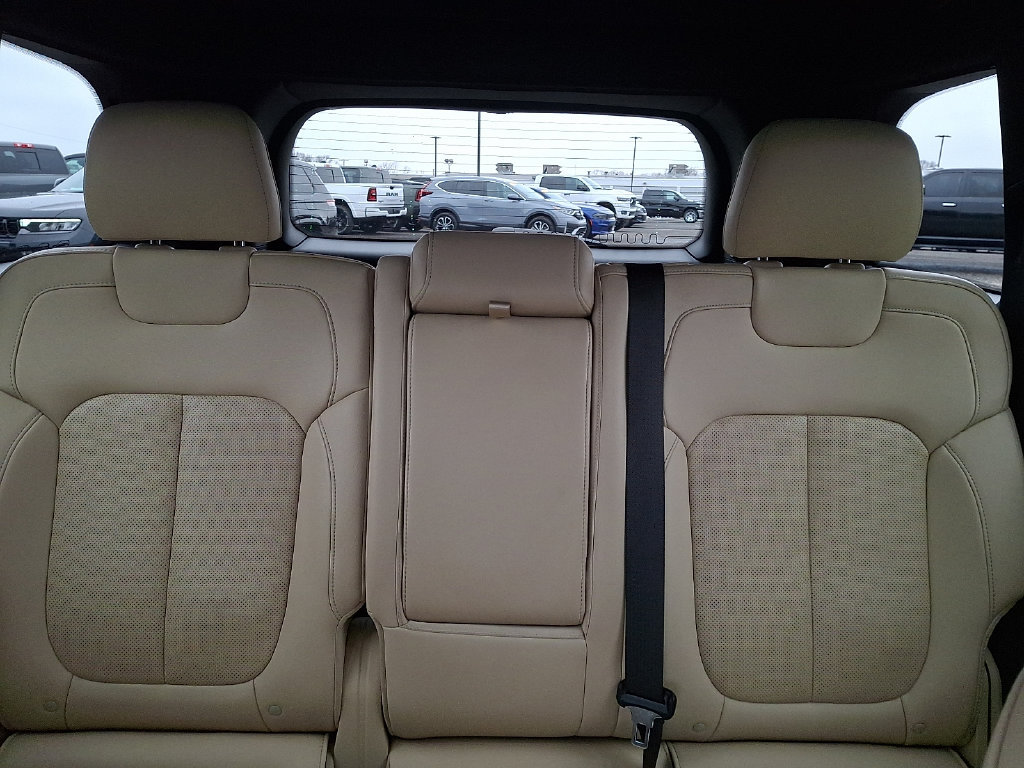 Used 2023 Jeep Grand Cherokee Limited w/ Luxury Tech Group II AWD/4WD image 20