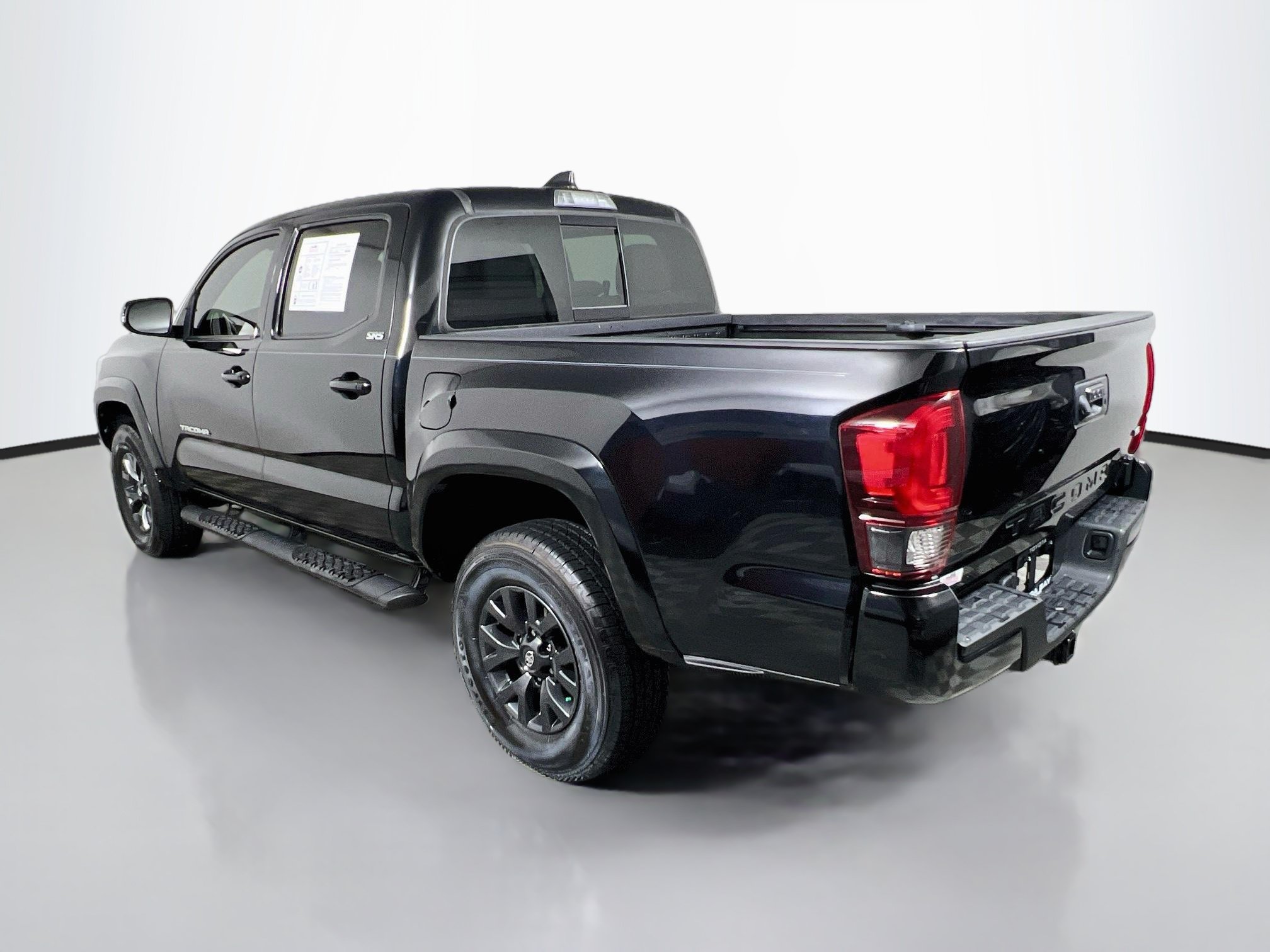 Used 2023 Toyota Tacoma SR5 w/ Technology Package RWD image 8