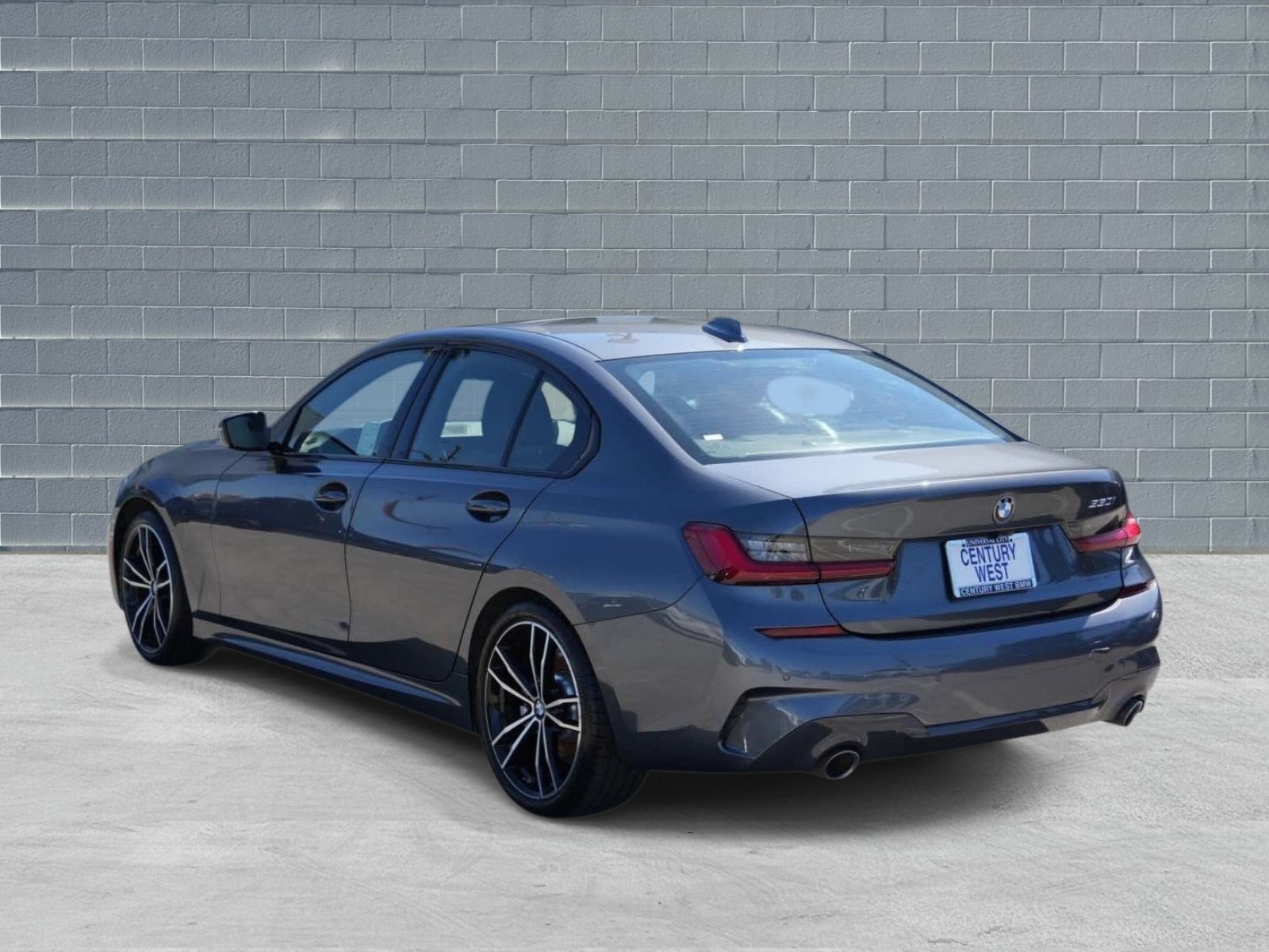 Used 2020 BMW 330i Sedan w/ M Sport Package RWD image 3