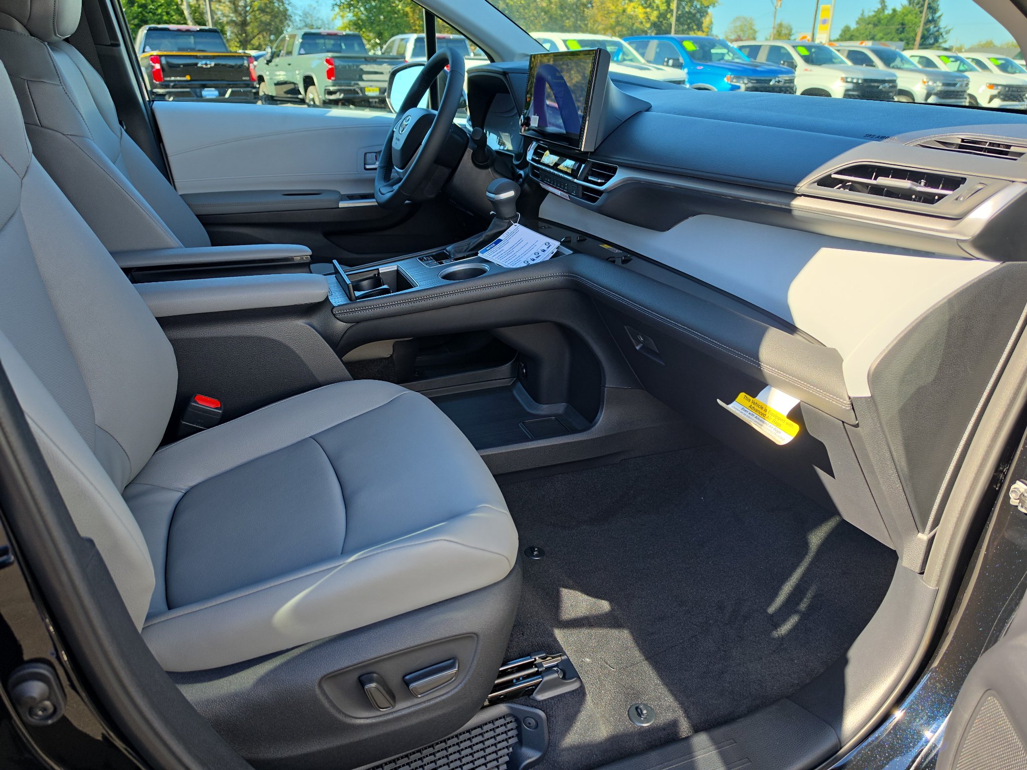 New 2026 Toyota Sienna XLE AWD/4WD image 17
