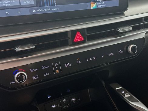 Used 2024 Kia Sorento S image 24