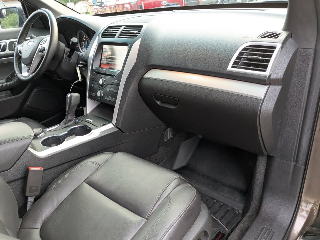 Used 2015 Ford Explorer XLT w/ Equipment Group 202B AWD/4WD image 15