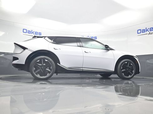New 2026 Kia EV6 Wind RWD image 44
