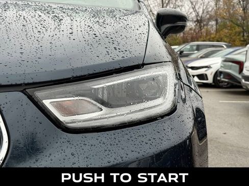 Used 2024 Chrysler Pacifica Touring-L image 4