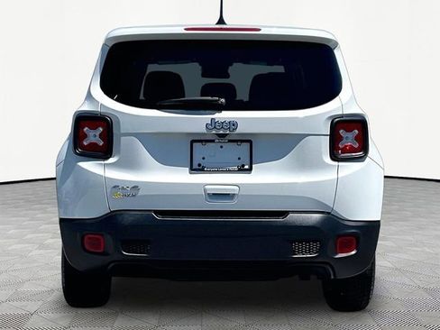 Used 2023 Jeep Renegade Latitude AWD/4WD image 5