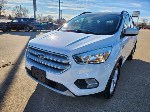 Used 2018 Ford Escape SE w/ Ford Safe & Smart Package image 4