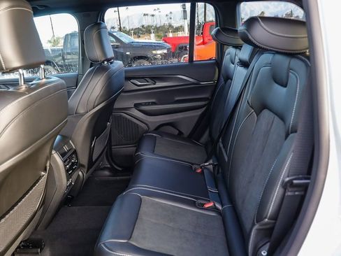 New 2025 Jeep Grand Cherokee Altitude image 20