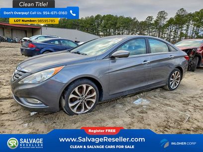 Used 2013 Hyundai Sonata SE w/ Navigation & Sunroof Pkg