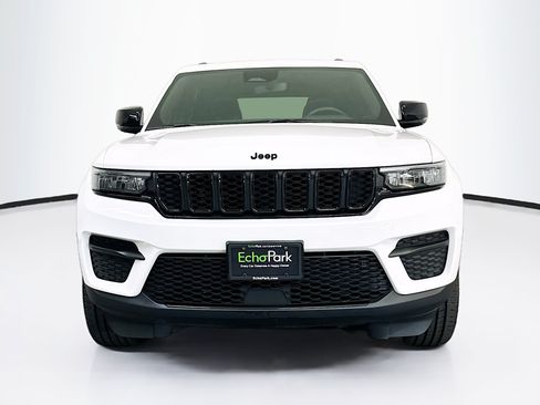 Used 2023 Jeep Grand Cherokee Altitude AWD/4WD image 2