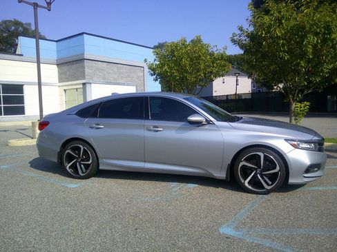 Used 2018 Honda Accord Sport image 11