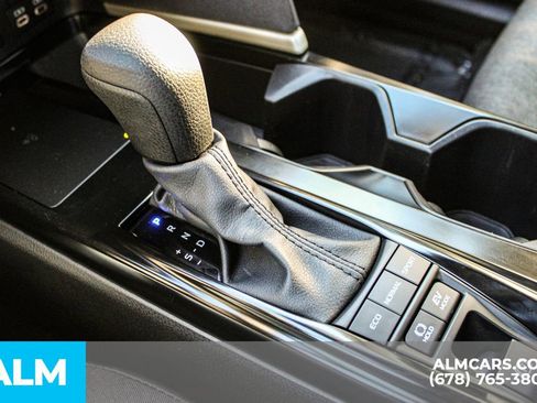 Used 2025 Toyota Camry LE image 34