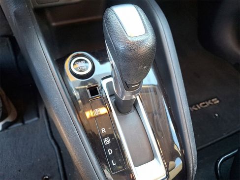 Used 2020 Nissan Kicks S image 14