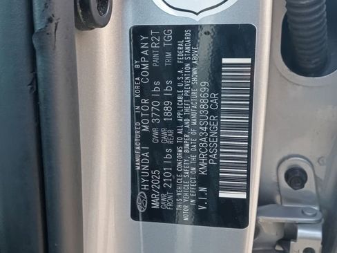 Used 2025 Hyundai Venue SEL FWD image 3