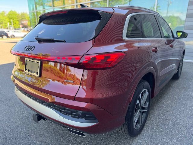 Certified 2025 Audi Q5 Premium w/ 19" Wheel Package AWD/4WD image 5