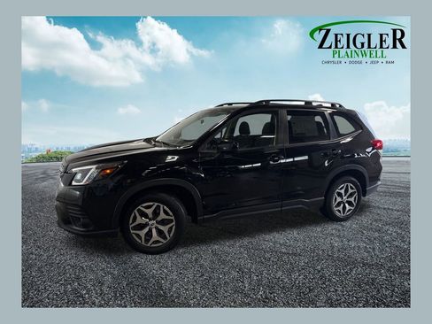 Used 2024 Subaru Forester Premium image 1