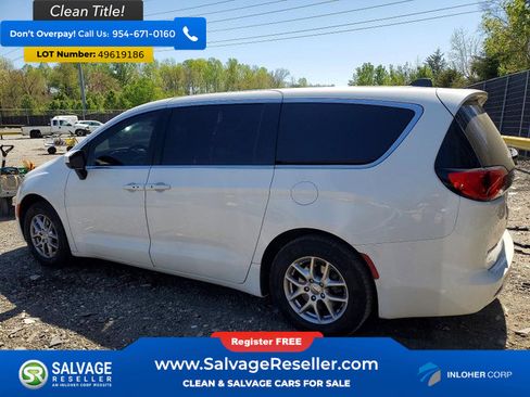 Used 2023 Chrysler Voyager LX FWD image 3