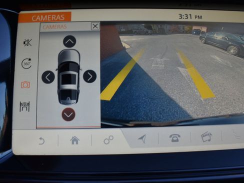 Used 2017 Land Rover Discovery HSE image 40