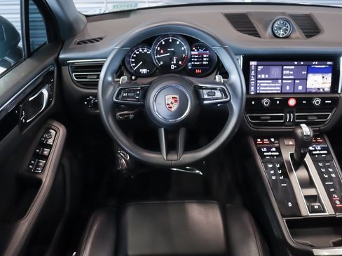Certified 2025 Porsche Macan AWD/4WD image 14