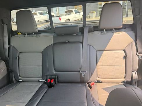 Used 2024 Chevrolet Silverado 2500 ZR2 w/ Technology Package AWD/4WD image 22