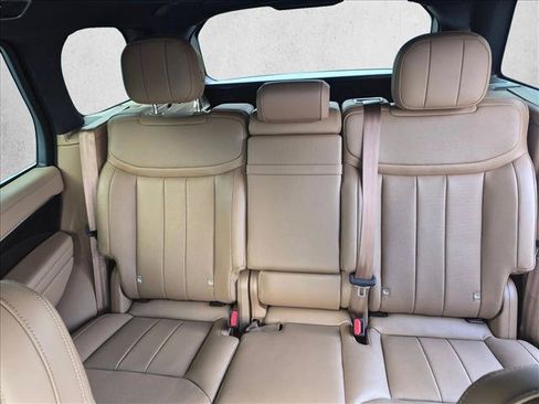 Used 2025 Land Rover Range Rover SE AWD/4WD image 18