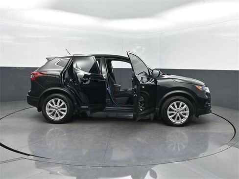 Used 2021 Nissan Rogue Sport S image 35