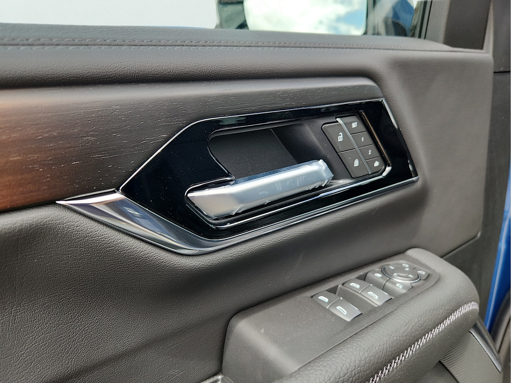 New 2026 GMC Yukon Denali w/ Denali Reserve Package AWD/4WD image 12