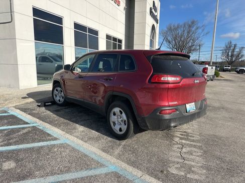 Used 2016 Jeep Cherokee Sport image 4