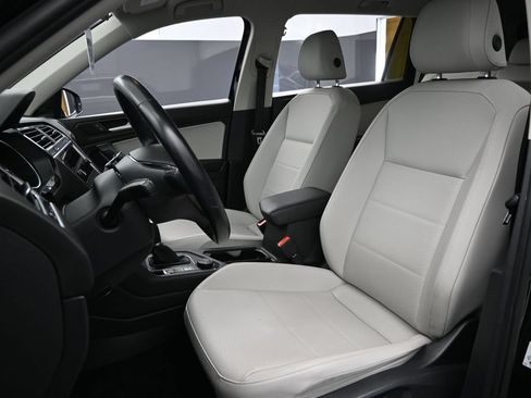 Used 2019 Volkswagen Tiguan SEL AWD/4WD image 14