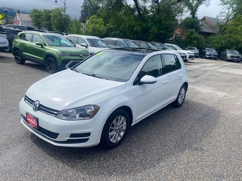 Used 2016 Volkswagen Golf 4-Door FWD image 3