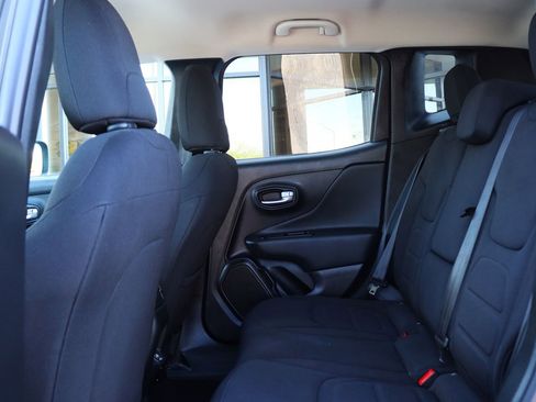 Used 2022 Jeep Renegade Latitude w/ Convenience Group image 31