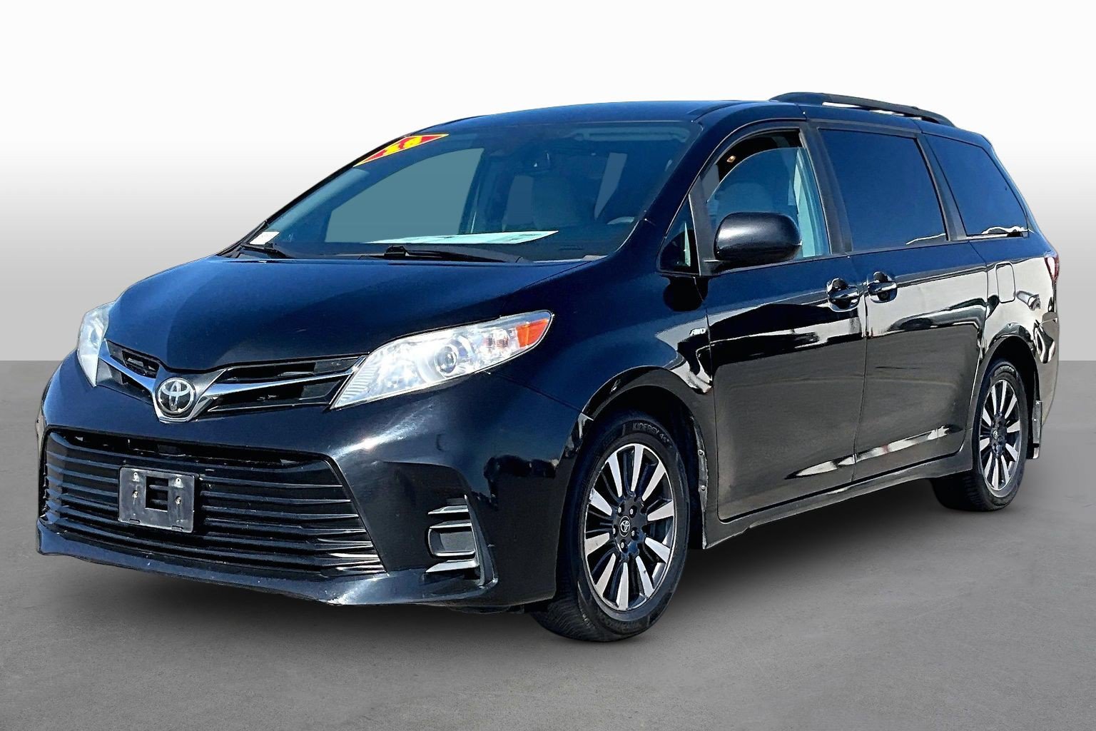 Used 2018 Toyota Sienna LE AWD/4WD image 1