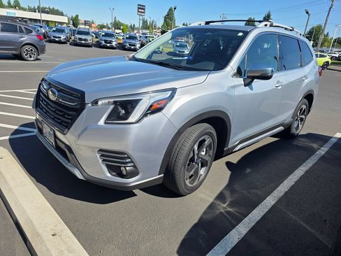 Used 2022 Subaru Forester Touring AWD/4WD image 2