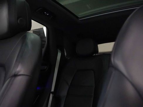 Certified 2023 Porsche Cayenne Platinum Edition image 35