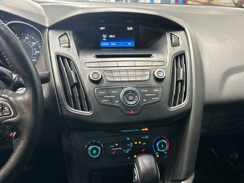 Used 2017 Ford Focus SE w/ Cold Weather Package FWD image 24