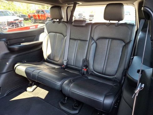 Certified 2024 Jeep Wagoneer Series II AWD/4WD image 10