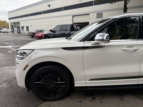 Used 2022 Lincoln Aviator Black Label w/ Dynamic Handling Package image 7