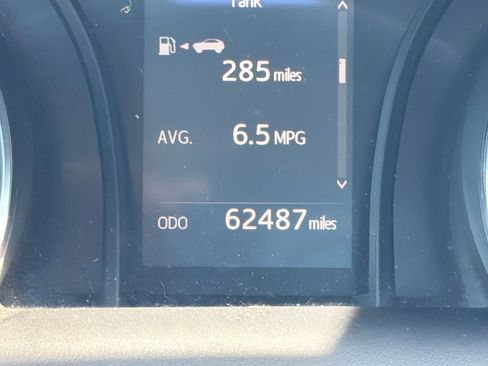 Used 2020 Toyota Camry SE FWD image 4