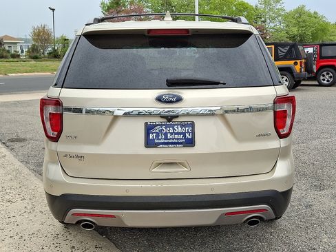 Used 2017 Ford Explorer XLT w/ Equipment Group 202A AWD/4WD image 5