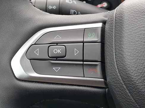 Certified 2023 Jeep Compass Latitude image 24