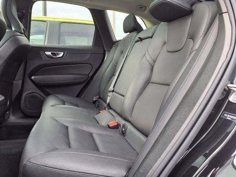 Used 2024 Volvo XC60 B5 Plus image 8