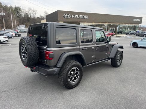 Used 2025 Jeep Wrangler Unlimited Rubicon image 3