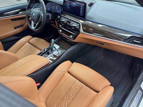 Certified 2023 BMW 530e xDrive w/ Premium Package image 33