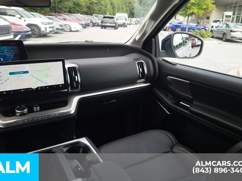 Used 2025 Ford Expedition Platinum AWD/4WD image 20