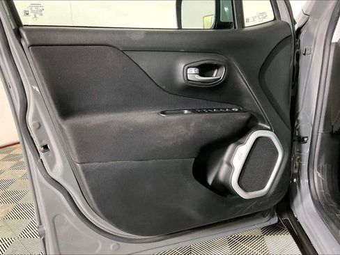 Used 2020 Jeep Renegade Latitude image 22